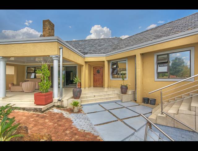 4 BEDROOM FREEHOLD FOR SALE IN BRAMLEY